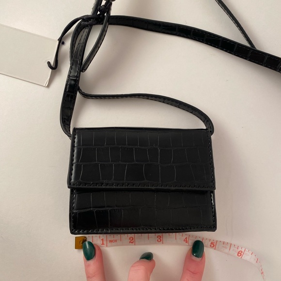 Alice in the Eve Australia - Mini black croco cross body purse - Picture 9 of 9